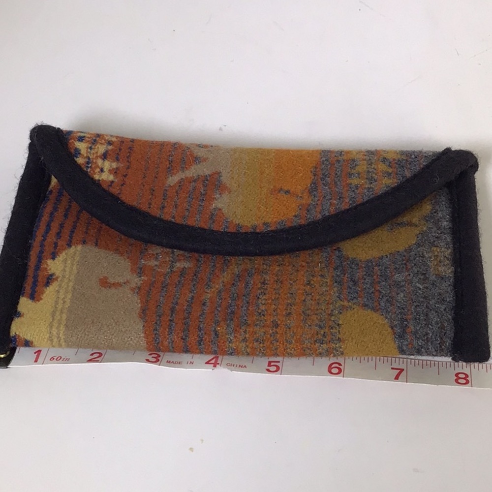 Timberline ltd wool wallet with white buffalo design - Picture 4 of 8